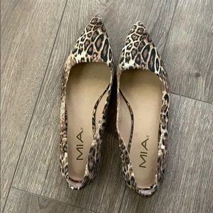 Size 6 cheetah slip-ons!